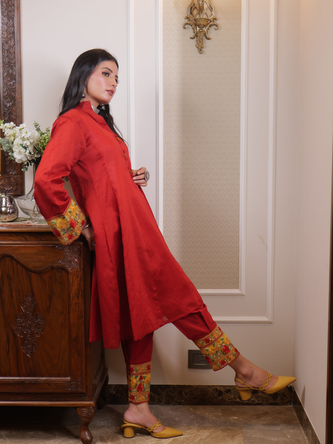 Begum Kashmiri Aari Embroidered Statement Kurta Set