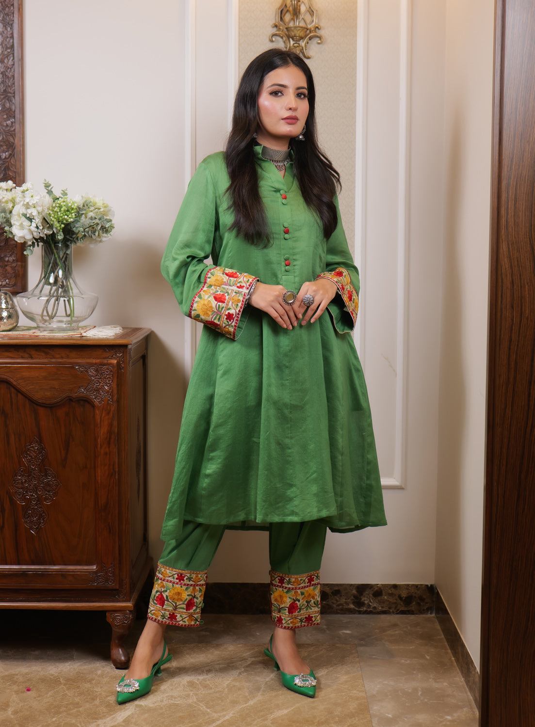 Begum Kashmiri Aari Embroidered Statement Kurta Set