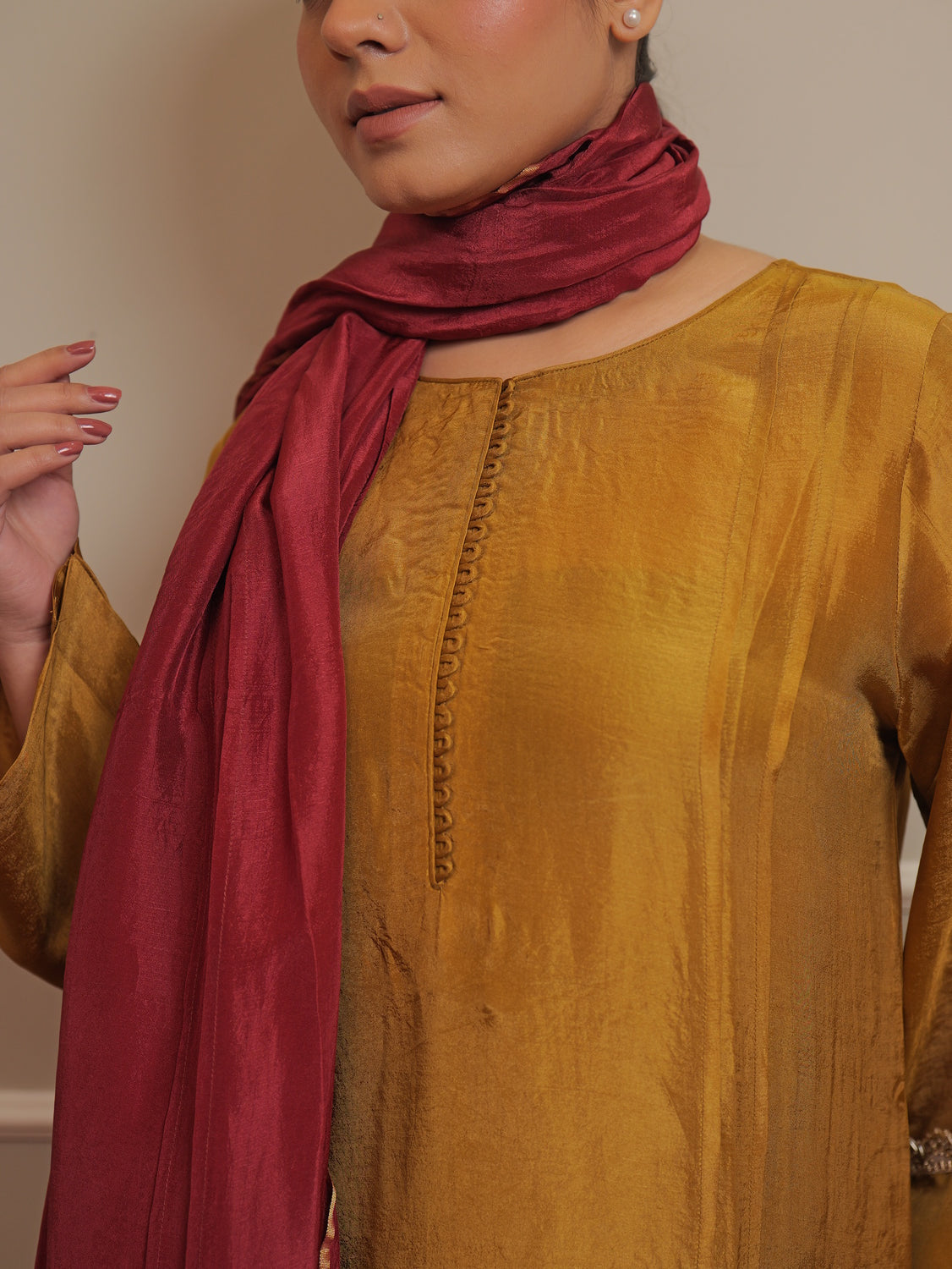 NAO026-gold-4.jpg