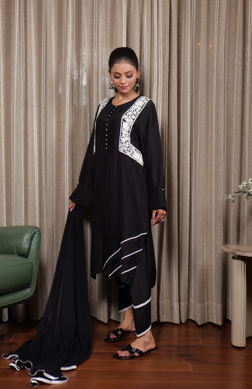 Begum Kashmiri Aari Embroidered Maham Kurta Set