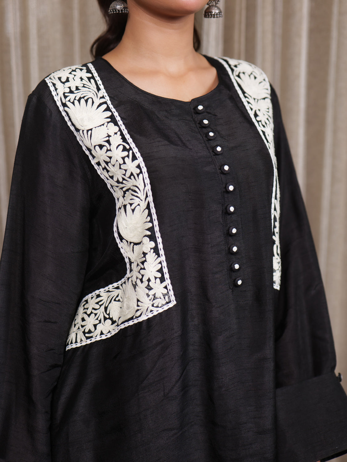 Begum Kashmiri Aari Embroidered Maham Kurta Set