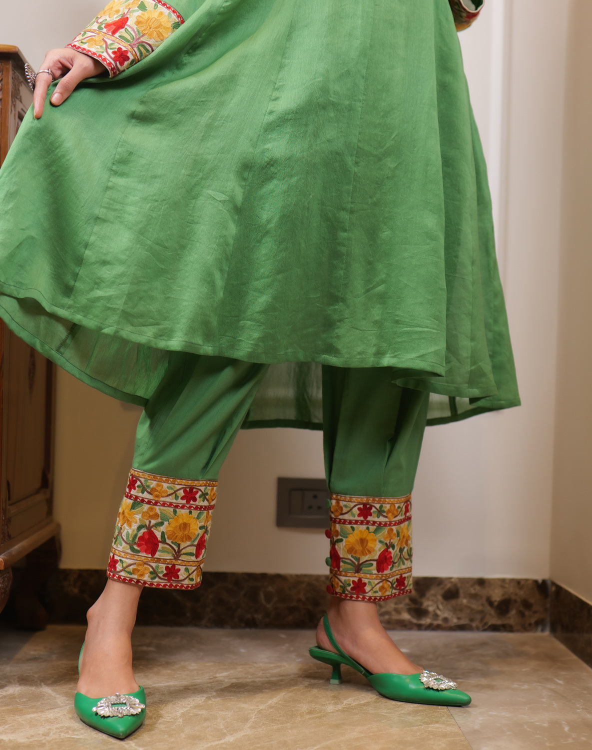Begum Kashmiri Aari Embroidered Statement Kurta Set