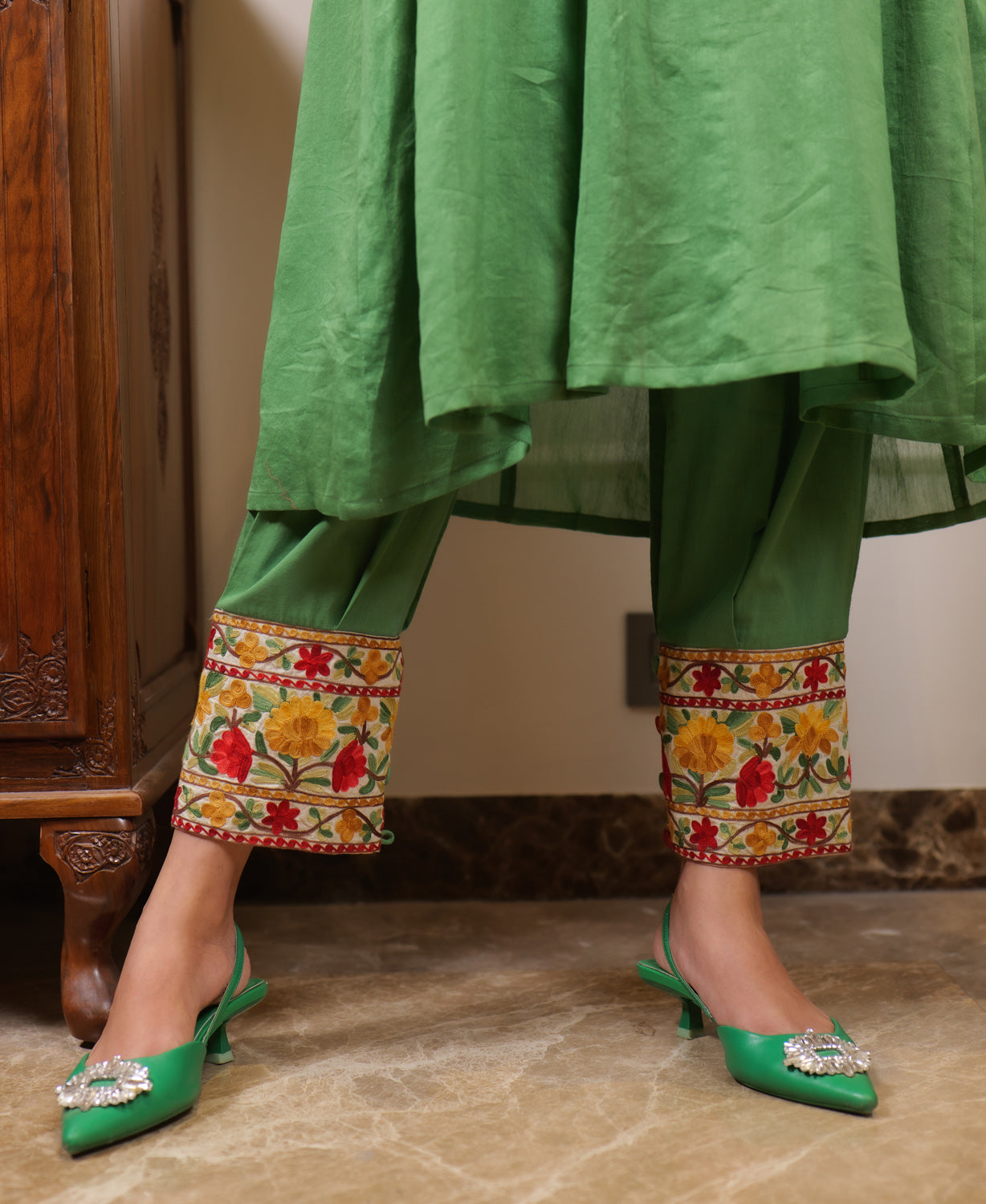 Begum Kashmiri Aari Embroidered Statement Kurta Set