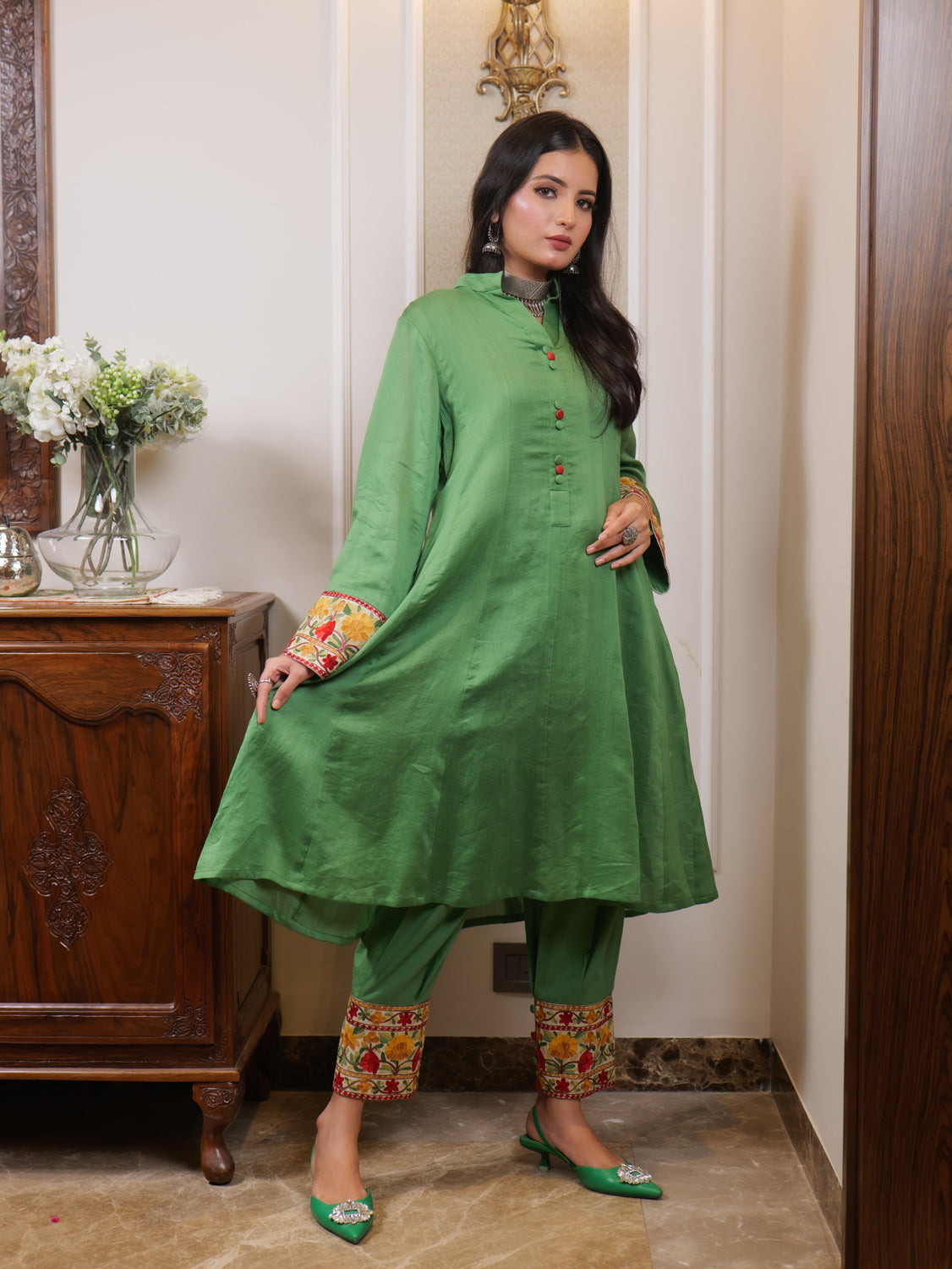 Begum Kashmiri Aari Embroidered Statement Kurta Set