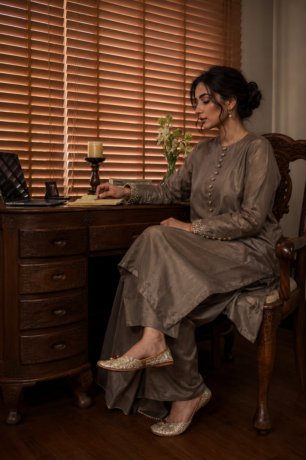 NÚR SALWAR KAMEEZ DARK SILK BEIGE