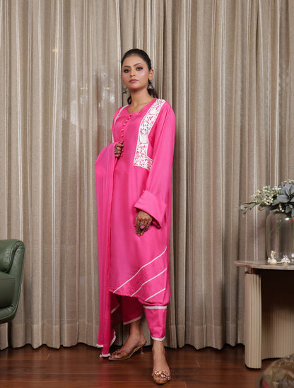 Begum Kashmiri Aari Embroidered Maham Kurta Set