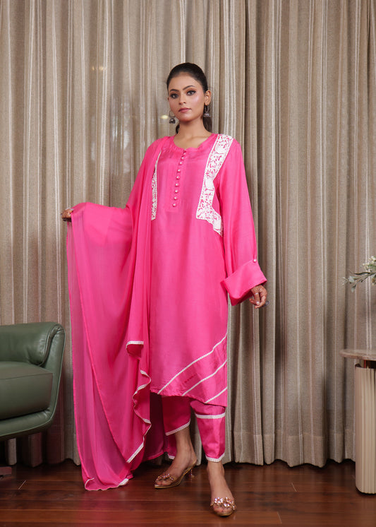 Begum Kashmiri Aari Embroidered Maham Kurta Set