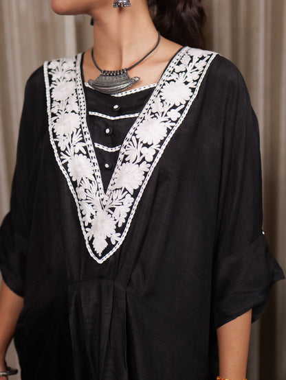 Begum Kashmiri Aari Embroidered V-Neck Kaftan