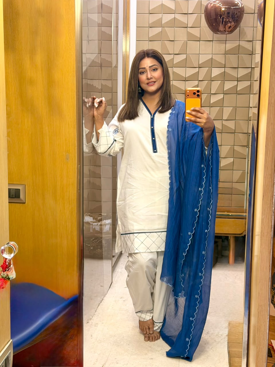 celebrity Hina Khan