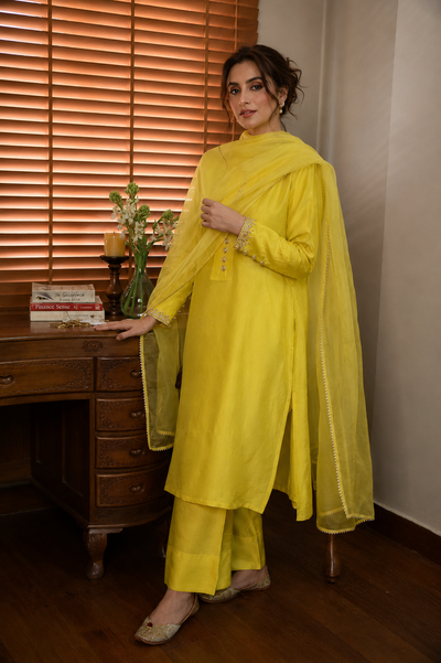 NÚR SALWAR KAMEEZ