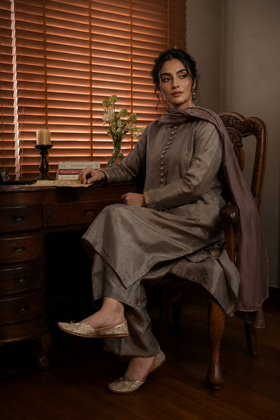 NÚR SALWAR KAMEEZ